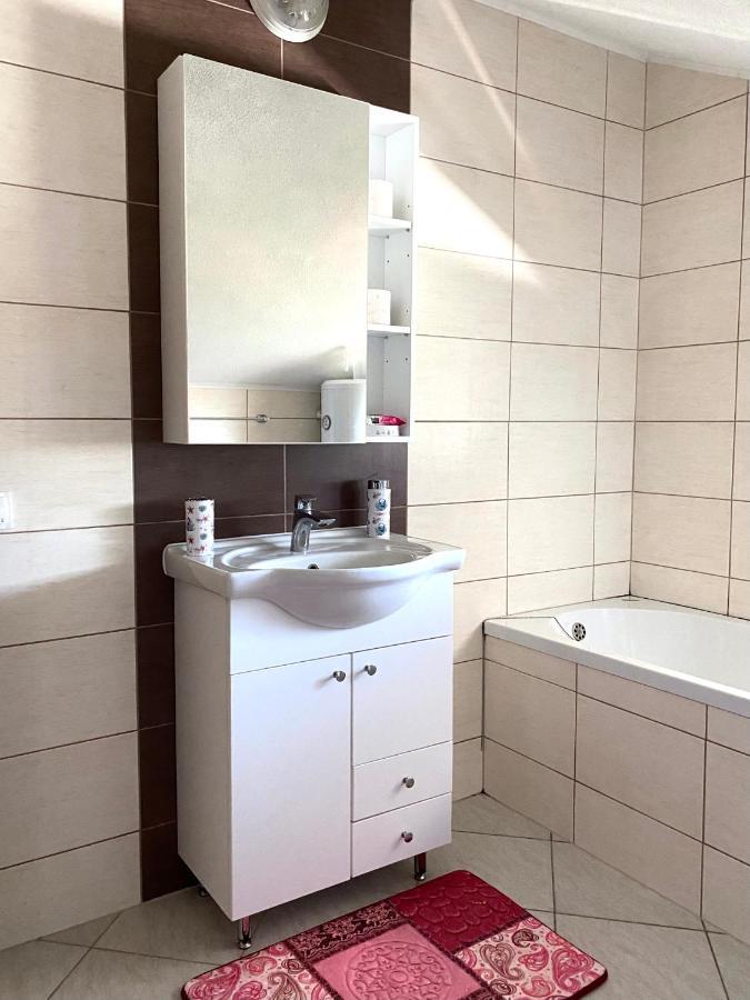 Big Apartment 3 Bedrooms Bihać Exterior foto